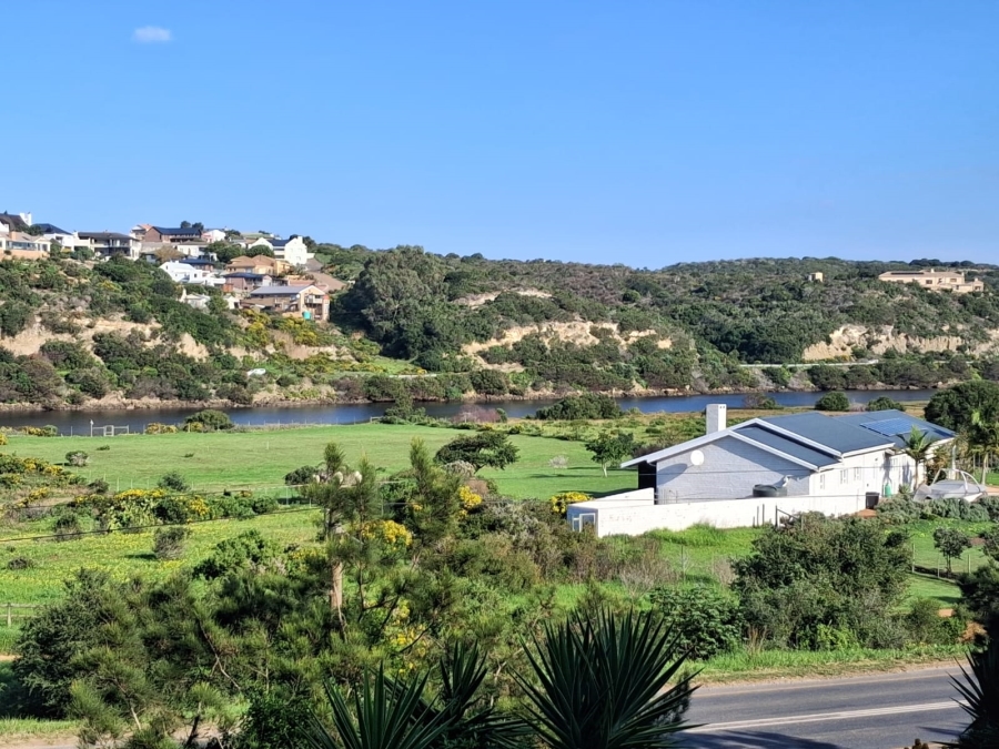 8 Bedroom Property for Sale in Stilbaai Oos Western Cape